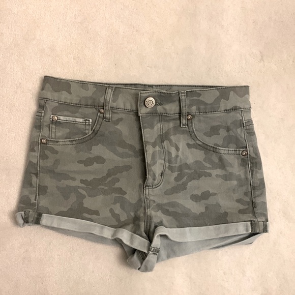 Jean shorts ( camouflage pattern) - Picture 1 of 3